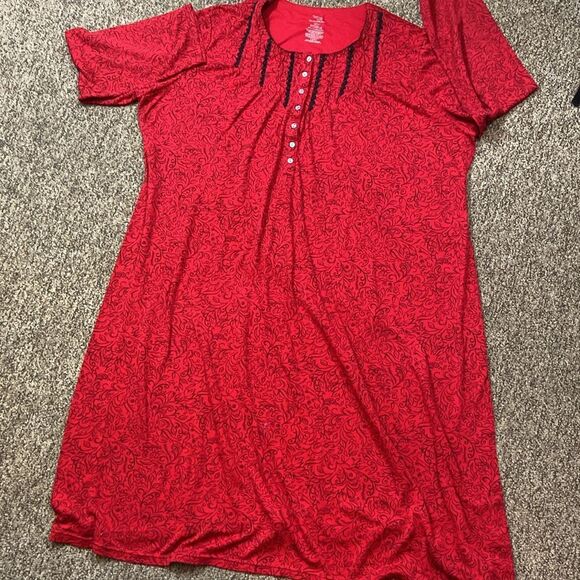 Secret Treasures Slipwear Women’s Size Plus 3X(22W-24W) - Picture 1 of 7